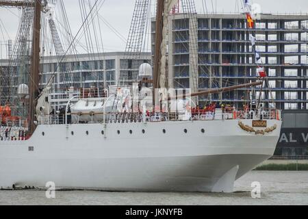 Londres, Royaume-Uni 24 Juillet 2017. 115 mètres de long, le navire-école de la Marine péruvienne BAP Union européenne, voiles vers l'Ouest l'Inde,Quai Canary Wharf où il sera ouvert au grand public à monter à bord entre 25 jusqu'à 29 juillet.Comme d'autres navires semblables, l'Union a été conçu non seulement pour des fins de formation, mais aussi d'être un bateau à l'ambassadeur pour son pays. En raison de ses caractéristiques et dimensions, il a été jugé (à la date elle a été commandée) le plus grand bateau à voile en Amérique latine. Credit : claire doherty/Alamy Live News Banque D'Images