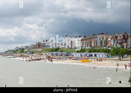 Southwold, Suffolk, UK. 24 juillet, 2017. Menaces sur la plage de Southwold, Norfolk. Alan Beastall/Alamy live News Banque D'Images