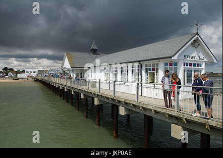 Southwold, Suffolk, UK. 24 juillet, 2017. Menaces sur la jetée à Southwold, Suffolk. Alan Beastall/Alamy live News Banque D'Images