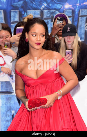 Londres, Royaume-Uni. 24 juillet, 2017. Rihanna participant à la première européenne de la valériane au Cineworld Odeon Leicester Square Londres, 24 Juillet 2017 Crédit : Peter Phillips/Alamy Live News Banque D'Images