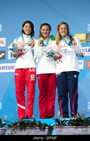 Budapest, Hongrie. 24 juillet, 2017. (L-R) Yui Ohashi (JPN), Katinka Hosszu (HUN), Madisyn Cox (USA) Natation : Médaille d'yui Ohashi du Japon, Katinka Hosszu médaillé d'or de la Hongrie et de bronze de la Cox Madisyn United States posent avec leurs médailles sur le podium après le 200m quatre nages individuel définitif le jour 11 de la 17e Championnats du monde FINA 2017 à Budapest Duna Arena de Budapest, Hongrie . Credit : Enrico Calderoni/AFLO SPORT/Alamy Live News Banque D'Images