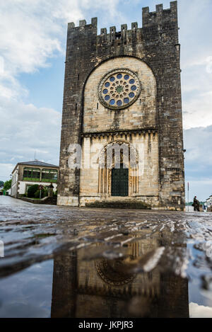 Église fortifiée Saint-nicolas à Portomarin, Lugo, Galice, Espagne, Europe. Camino de Santiago. Banque D'Images
