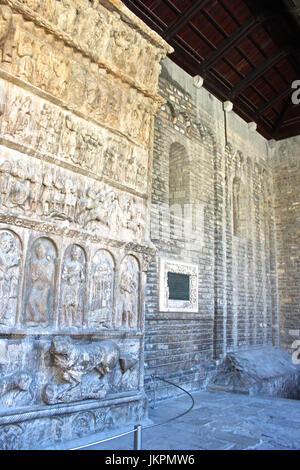 Le portique de style roman sculpté le monastère de Saint Mary à Ripoll, en Catalogne, Espagne. Dans la liste indicative des sites du patrimoine mondial Banque D'Images