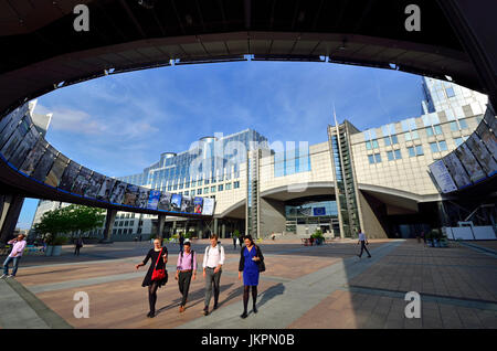 Bruxelles, Belgique. Bâtiment du Parlement européen - Espace Léopold, l'espace ouvert par les entrées principales Banque D'Images