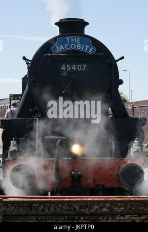 Le train à vapeur Jacobite, rendu célèbre par le viaduc de Glenfinnan (Glenfinan) comme vu dans harry potter les films. Banque D'Images