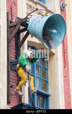 La bell ringer signe au-dessus de la Brasserie de la cloche à Lille, France. Banque D'Images