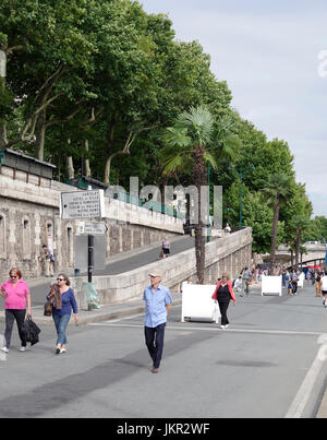 Paris, France, Paris Plages (plages), summer festival, flânant sur autoroute urbaine et sur la rampe. Banque D'Images