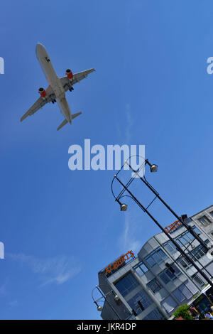 Avion, Kurt Schumacher, place du village Reinicken, Berlin, Allemagne, Flugzeug, la place Kurt-Schumacher-Platz, Reinickendorf, Deutschland Banque D'Images