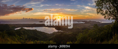 Coucher du soleil à Nosy-be vue sur Mont Passot, nord de Madagascar Banque D'Images