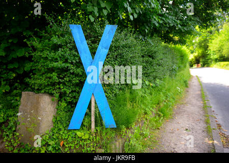 Croix bleue contre le Fehmarnbelttunnel dans mountain Kling, Schleswig - Holstein, Allemagne, Blaues Kreuz gegen den Fehmarnbelttunnel dans Klingberg, SCHL Banque D'Images