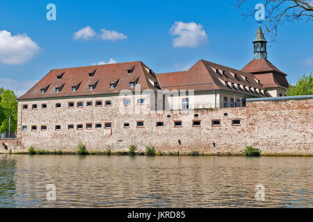 STRASBOURG LA PETITE FRANCE ET DE LA RIVIÈRE L'ILL AUX CÔTÉS DE BÂTIMENTS LE BARRAGE VAUBAN Banque D'Images