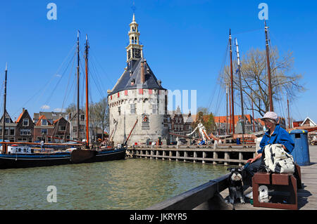 'Tour' Hoofdtoren et des navires dans le port, Hoorn, Pays-Bas | Turm 'Hoofdtoren' und Schiffe ï»¿ Untitled im Hafen, Hoorn, Pays-Bas Banque D'Images