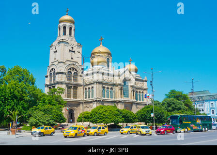 Dormition de la Theotokos Cathédrale, Pl Sveti Sveti Kiril I Metodiy, Saints Cyrille et Méthode square, Varna, Bulgarie Banque D'Images