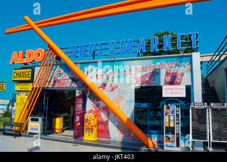 Aldo supermarché, sur la promenade de plage de Zlatni pyasatsi, Golden Sands, Bulgarie, Banque D'Images