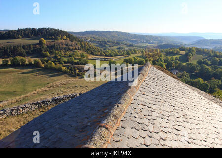 France, Cantal (15), Chastel-sur-Murat, la chapelle Saint-Antoine, le toit vue depuis le clocher facilement accessible par des marches extérieures // Banque D'Images