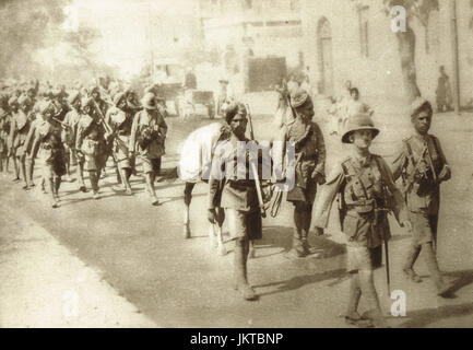 L'infanterie indienne sur chemin de front de l'Ouest Banque D'Images