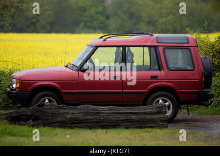 Land Rover Discovery en milieu rural Banque D'Images