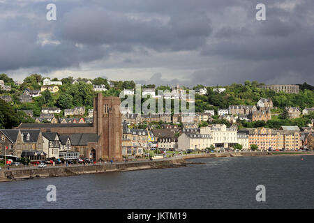 La Cathédrale Saint-colomba, Oban avec derrière. Banque D'Images