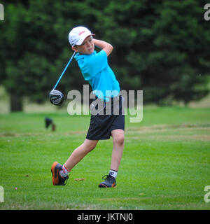 Adolescent enfant Junior golf golfeur Banque D'Images