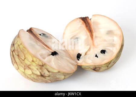 CHERIMOYA Annona cherimola FRUIT sur un fond blanc Banque D'Images