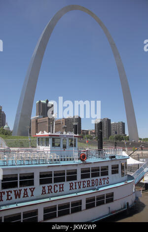 St louis bateaux sur le fleuve Mississippi au Missouri Banque D'Images