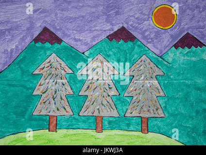 Arbres de Noël et de l'argent sur une montagne verte sur fond de panneaux de bois Banque D'Images