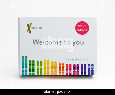 Consommer la collecte de salive accueil kit de dépistage génétique de l'origine et les gènes de la santé Banque D'Images
