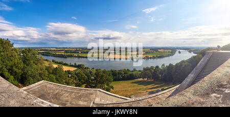 Panorama de la vallée du Danube du célèbre temple Walhalla près de Regensburg, Bavière, Allemagne. Banque D'Images