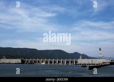 TURNU Severin, Roumanie-SEP 16:la porte de fer je Station d'énergie hydroélectrique est le plus grand barrage sur le Danube et l'une des plus grandes centrales hydroélectriques pl Banque D'Images