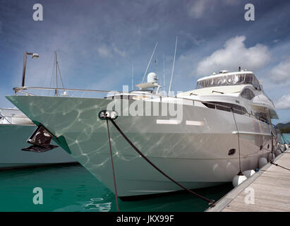 Un superyacht à Eden Marina dans la Seycheles Banque D'Images