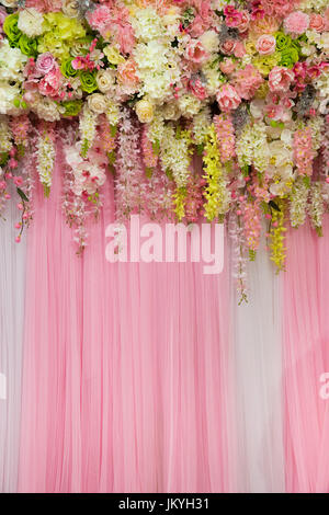 Mix de belles fleurs pour mariage décoration de scène Banque D'Images