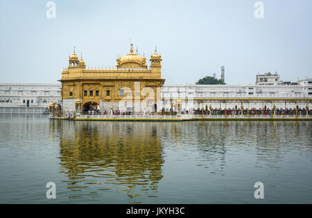 Golden Temple à Amritsar, en Inde. Temple d'or, également connu sous le nom de Harmandir Sahib, un temple sikh, qui est situé à Amritsar. Banque D'Images