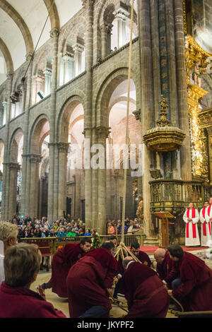 La masse de la cathédrale du pèlerin. Saint Jacques de Compostelle.Corogne province.L'Espagne. Camino de Santiago Banque D'Images