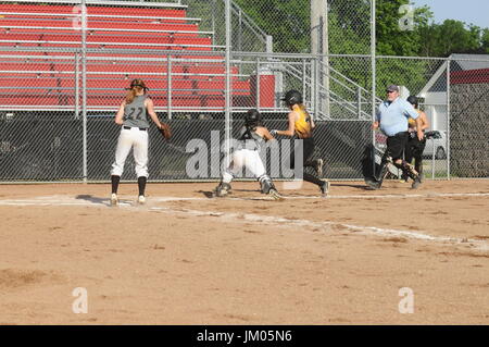 Les jeunes filles Football Softball Banque D'Images