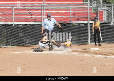 Les jeunes filles Football Softball Banque D'Images