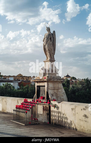 Statue sur le pont romain de Cordoue, Espagne Banque D'Images