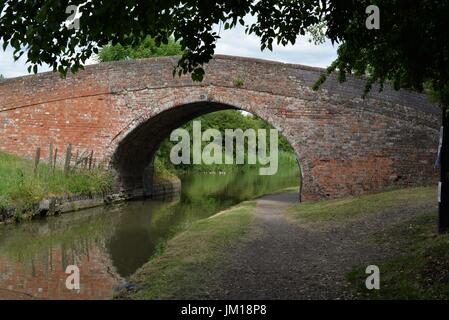 Les bouchers Bridge No:1 sur le Grand Union Canal à Braunston Banque D'Images