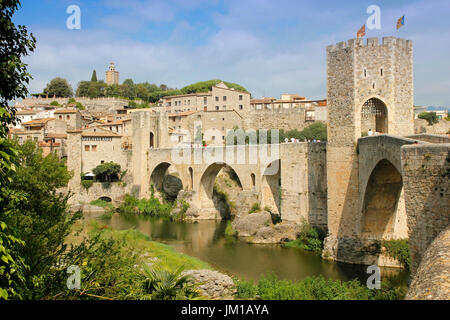 L'architecture médiévale de Besalú, Gérone, Catalogne, Espagne. Banque D'Images