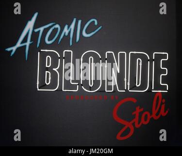 Los Angeles, CA, USA. 24 juillet, 2017. Arrivées à l'atmosphère pour Premiere blonde atomique, l'établissement Ace Hotel Los Angeles, Los Angeles, CA, 24 juillet 2017. Credit : Priscilla Grant/Everett Collection/Alamy Live News Banque D'Images