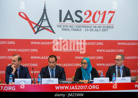 Paris, France., Medical News Press Conference, Efficiency of prep IPERGAY HIV AIDS Research, I.A.S. Congrès international de la Société du sida, panel d'orateurs, Jean-Michel Molina, Hôpital Saint Louis (à gauche) ONG, groupe de personnes médecine Banque D'Images