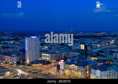 Juillet 08,2017, Varsovie - Pologne:nuit panorama de Varsovie avec Novotel, capitale de la Pologne, de l'Europe. Banque D'Images