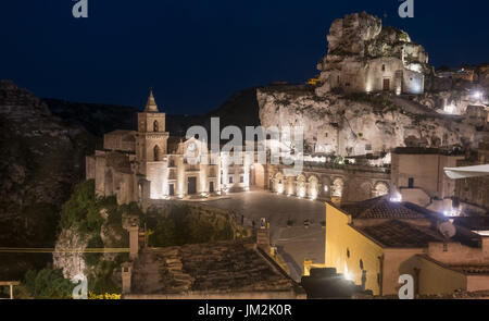 Chiesa di San Pietro le Dodici Lune, Matera, Italie la nuit. Initialement construit au 13ème siècle, les changements dans extensivef 17e siècle. Matera est ville Patrimoine Banque D'Images