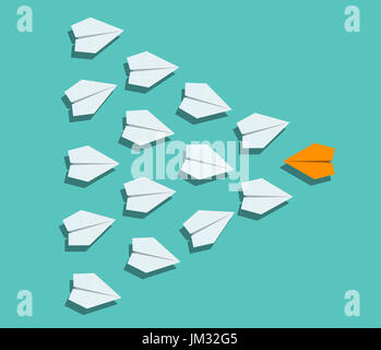 Étant concept différent avec du papier jaune avion dans une autre direction Banque D'Images