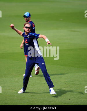 L'Angleterre Stuart large au cours d'une session de filets à la Kia Oval, Londres. Banque D'Images