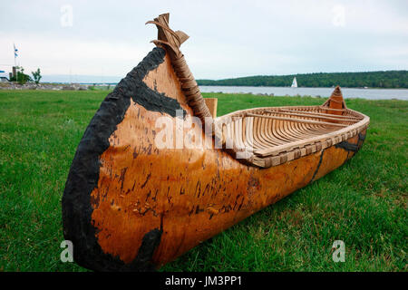 Canot en écorce de bouleau faites par les Mi'kmaq, Mi'kmaw, les Micmacs, les autochtones les autochtones de la Nouvelle-Écosse, Canada Banque D'Images