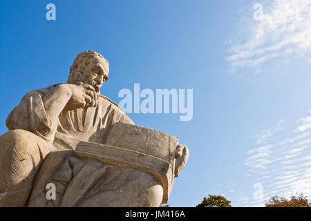 Statue d'Aristophane dans l'amphithéâtre sur l'île en parc Lazienki (Parc des Thermes royaux), Varsovie, Pologne Banque D'Images