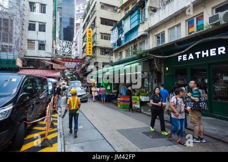 HONG KONG - 22 octobre 2016 : Les piétons sur la rue de Soho. Banque D'Images