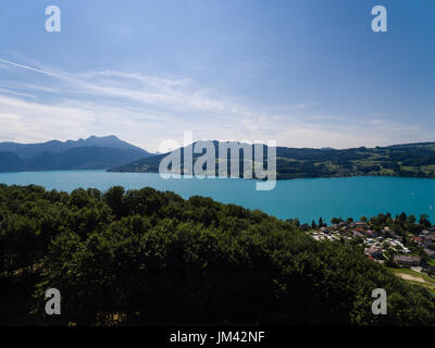 Voir d'Attersee est le plus grand lac de la région du Salzkammergut, dans l'État autrichien de la Haute Autriche Banque D'Images