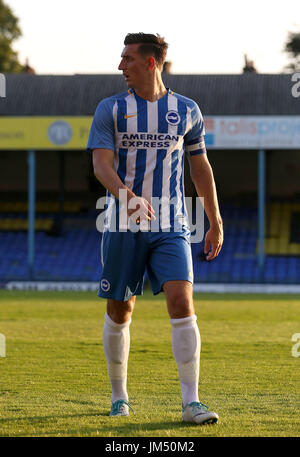 Brighton et Hove Albion's Lewis Dunk lors de la pré-saison match amical à racines Hall, Southend, La Presse Photo. Photo date : mardi 25 juillet 2017. Voir l'ACTIVITÉ DE SOCCER histoire Southend. Crédit photo doit se lire : Steven Paston/PA Wire. RESTRICTIONS : EDITORIAL N'utilisez que pas d'utilisation non autorisée avec l'audio, vidéo, données, listes de luminaire, club ou la Ligue de logos ou services 'live'. En ligne De-match utilisation limitée à 75 images, aucune émulation. Aucune utilisation de pari, de jeux ou d'un club ou la ligue/dvd publications. Banque D'Images