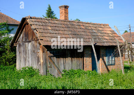 Cuisine d'été dépendance dans le jardin d'une maison de village rural typique dans la région de zala en Hongrie Banque D'Images